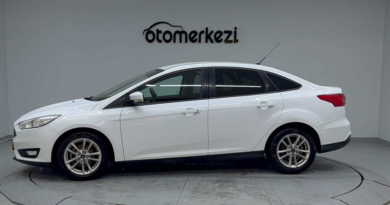 FORD FOCUS 10